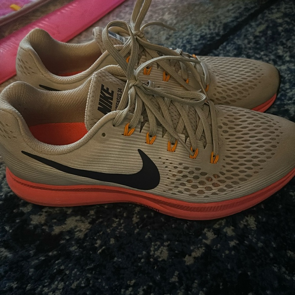 NIKE ZOOM PEGASUS 34 size 11